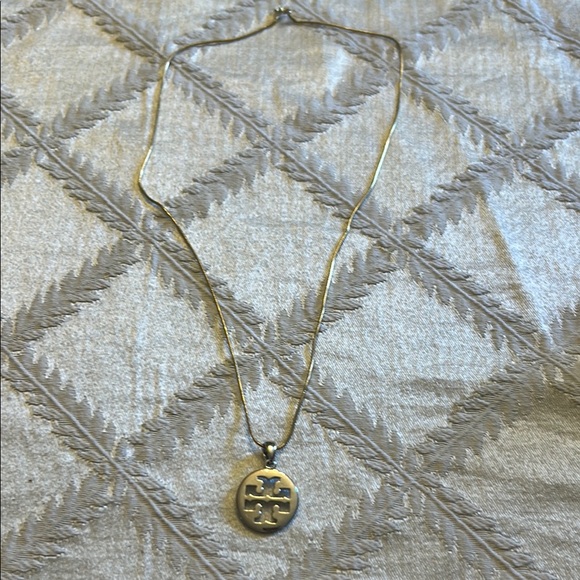 Tory Burch Silver Modern Pendant Necklace - Picture 4 of 5